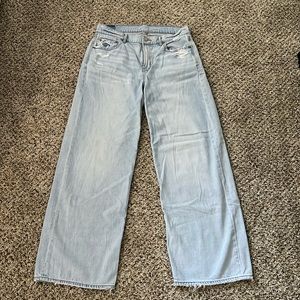 American eagle low waisted baggy jeans